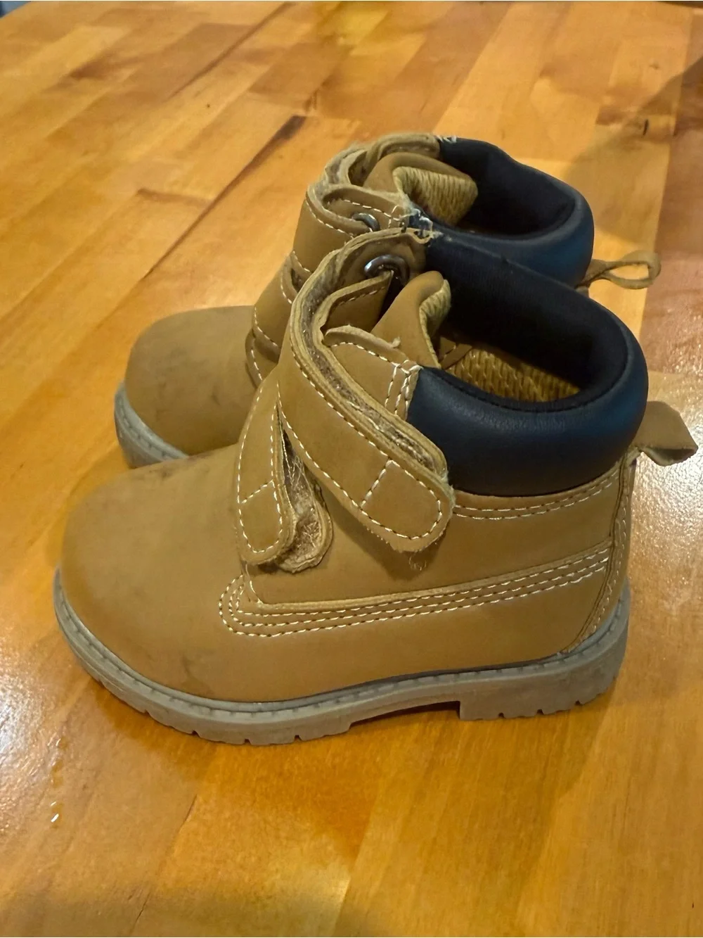 wonder nation Tan and Black 4C Hook-and-Loop Boots